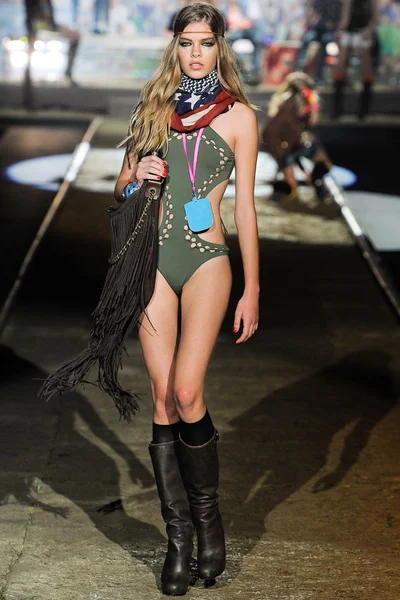 Look 5